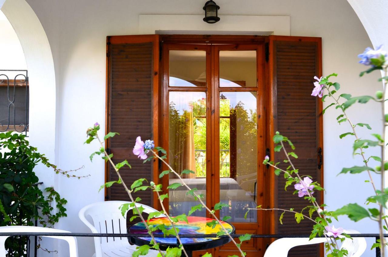 로다 Kostas' Garden 아파트 외부 사진