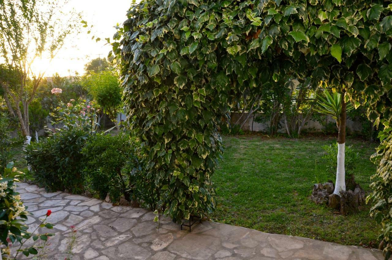 로다 Kostas' Garden 아파트 외부 사진