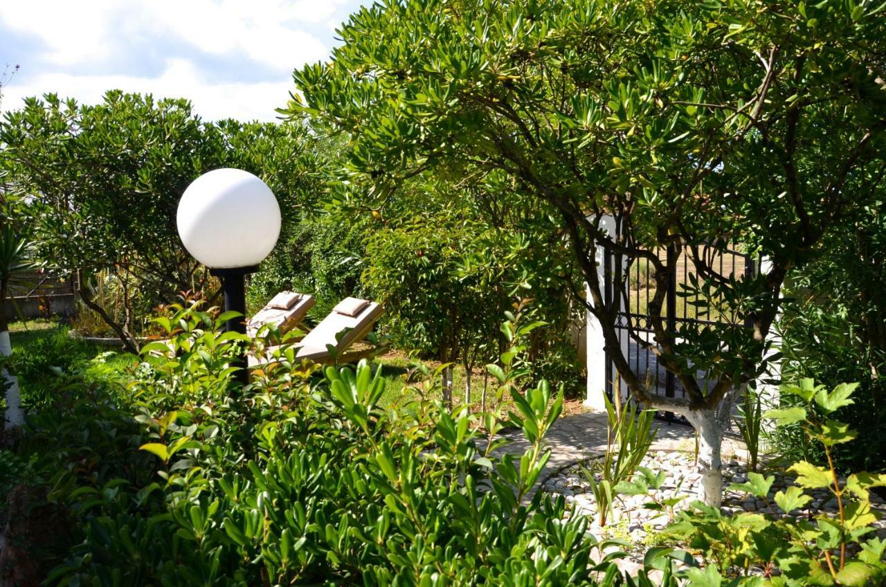 로다 Kostas' Garden 아파트 외부 사진