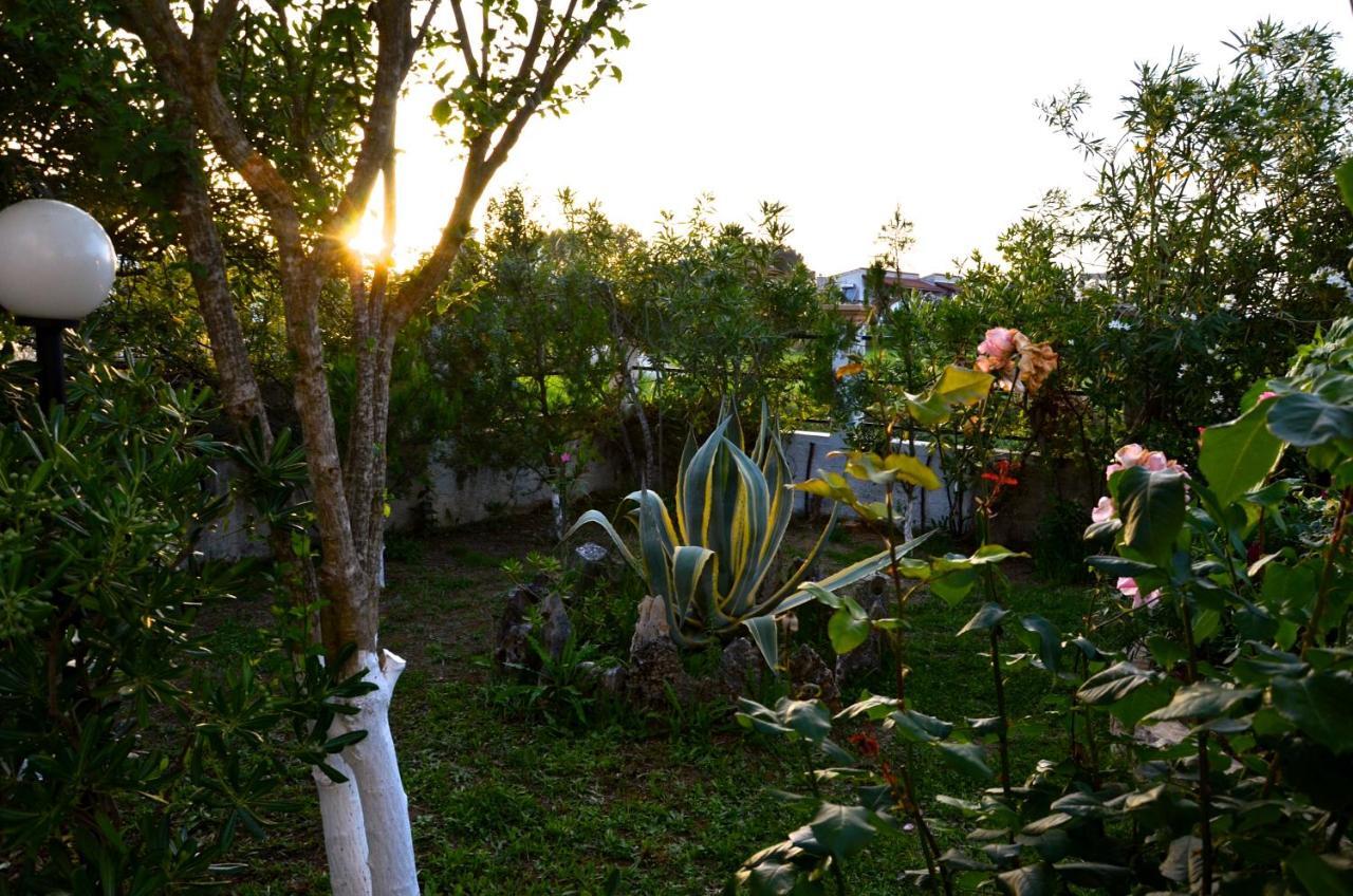 로다 Kostas' Garden 아파트 외부 사진