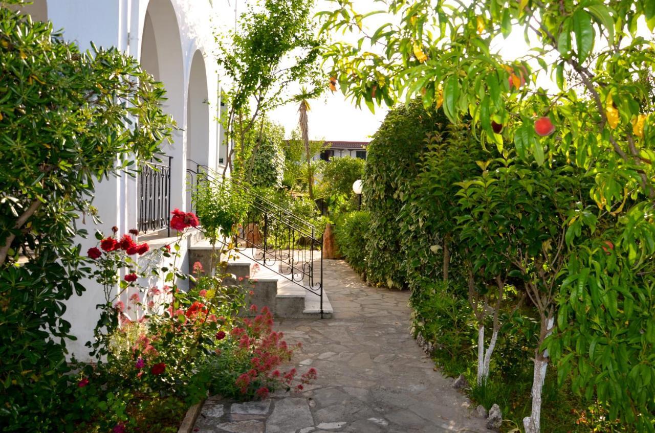 로다 Kostas' Garden 아파트 외부 사진